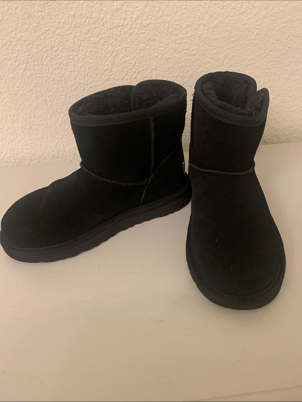 UGG Kids Short Black Suede Winter Boots Size 1